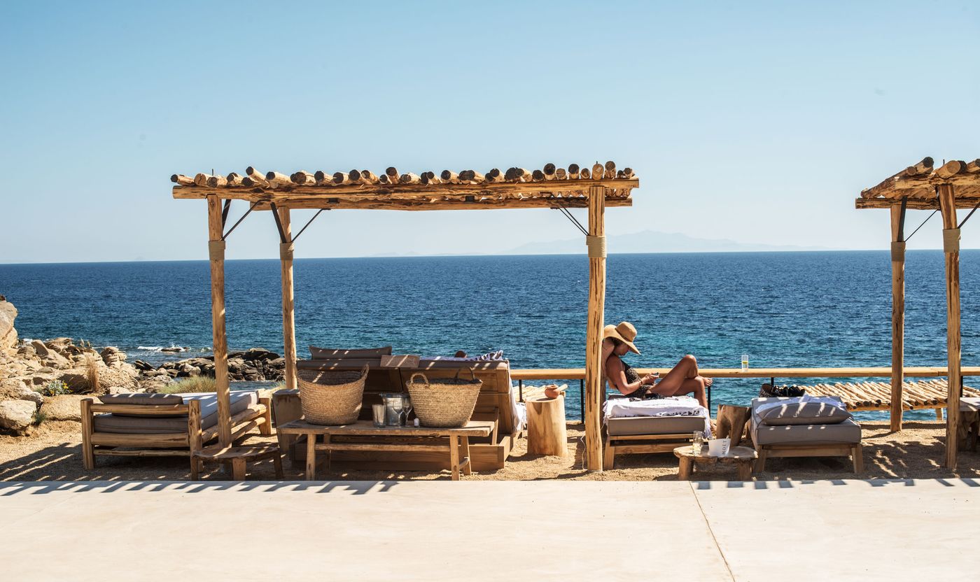 par_2_scorpios_mykonos_greece_k-studio_photo_carolin_saage_yatzer_0-1400x832